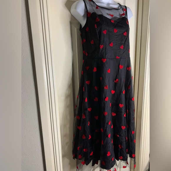 Elegant Black and Red Heart Dress - Picture 6 of 9